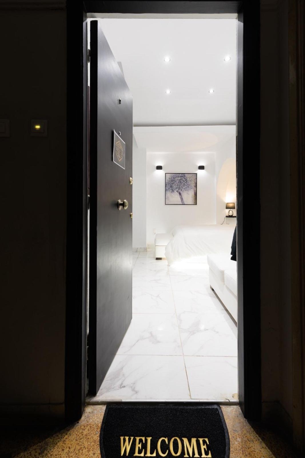 Aiolos Luxury Apartment Under Acropolis In Plaka 아테네 외부 사진